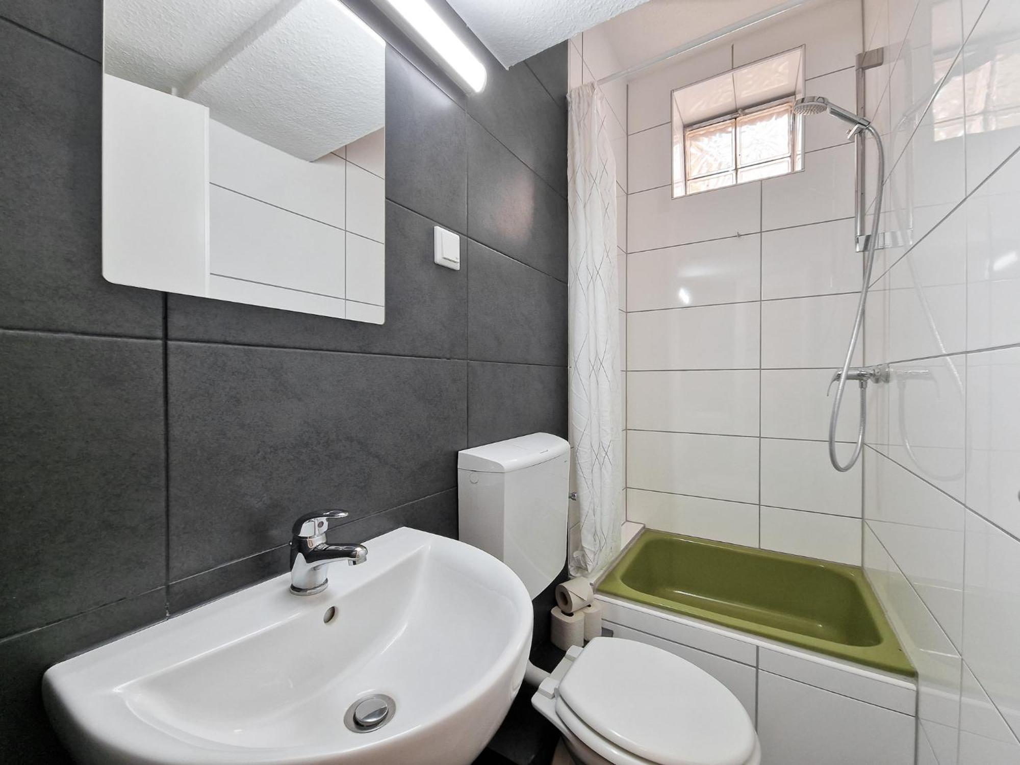 Raj Living - 1 , 2 And 3 Room Monteur Apartments 뒤스부르크 외부 사진